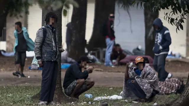 Pessoas se aglomeram na mais nova cracolândialuckslotsSP