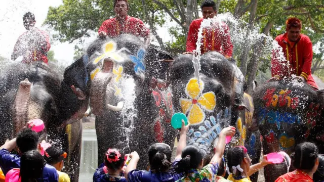 থাইল্যান্ডে সংক্রানের দিনে পানি উৎসব