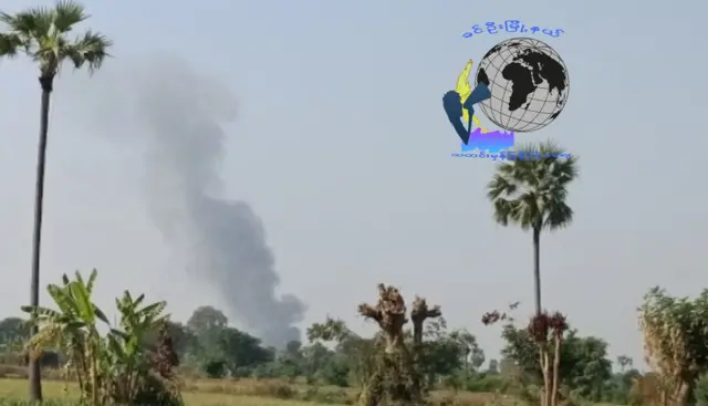 မတ်လအတွင်း ခင်ဦးမြို့နယ်က ကျေးရွာတစ်ရွာ မီးရှို့ခံရစဥ် (ပုံဟောင်း)