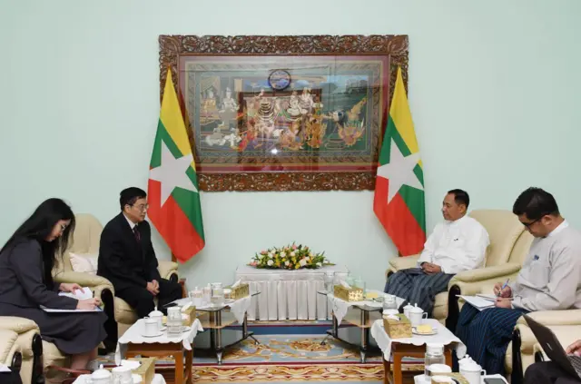 မစ္စတာ တိန့်ရှီးကျွင်းဟာ အမျိုးသားစည်းလုံးညီညွတ်ရေးနှင့် ငြိမ်းချမ်းရေးဖော်ဆောင်မှု ညှိနှိုင်းရေး ကော်မတီဥက္ကဋ္ဌ ဒုတိယဗိုလ်ချုပ်ကြီး ရာပြည့်နဲ့ ကနဦးတွေ့ဆုံ