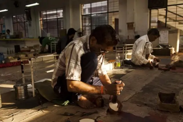 કામદારો, બીબીસી, ગુજરાતી