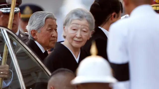 สมเด็จพระจักรพรรดิอากิฮิโตะ และสมเด็จพระจักรพรรดินีมิชิโกะแห่งญี่ปุ่น