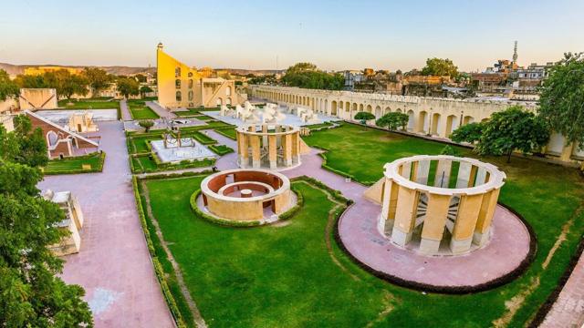Esculturas do observatório astronômico Jantar Mantarmega sena concurso 2537Jaipur, na Índia