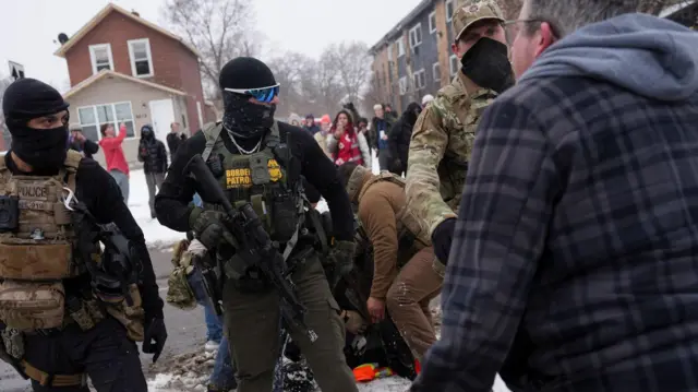 Okršaj tokom demonstracija u Mineapolisu