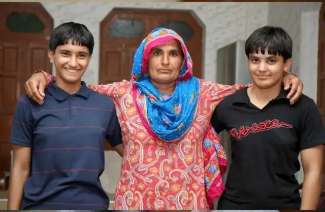 والد کی موت کے ایک سال بعد ماں کو کینسر کے مرض کی تشخیص ہوئی