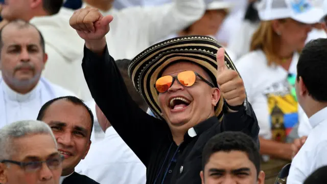 Ülke genelinde Kolombiyalılar Papa'yı sevgi gösterileriyle karşıladı.