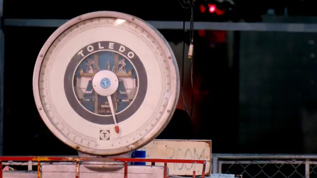 沙圈旁備賽區的一座大磅（BBC中文圖片23/6/2018）