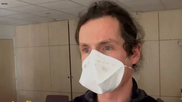 ডাক্তার আলেকসান্দ্রা সান্নে বলছেন, করোনাভাইরাসে কেয়ার হোমে প্রচুর মানুষের মৃত্যু হয়েছে।