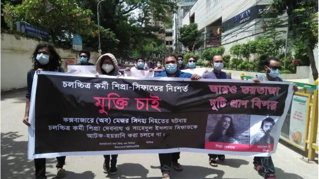 শিপ্রা এবং সিফাতের মুক্তির দাবিতে শিক্ষার্থীদের মানববন্ধন