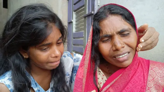 मोनिका के परिजन