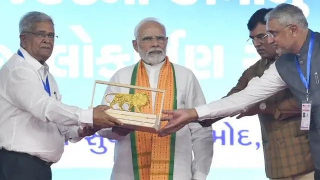 भरुचमधील कार्यक्रमात नरेंद्र मोदी