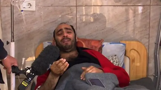 أحد الناجين من الزلزال يرقد في مستشفيات حلب