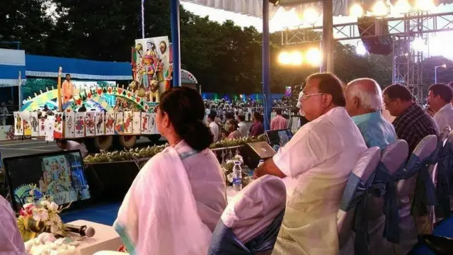 दुर्गा पूजा में पश्चिम बंगाल की मुख्यमंत्री