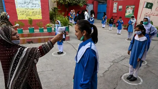 पकिस्तान में कोरोना