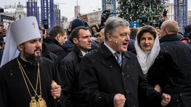 Порошенко радіє