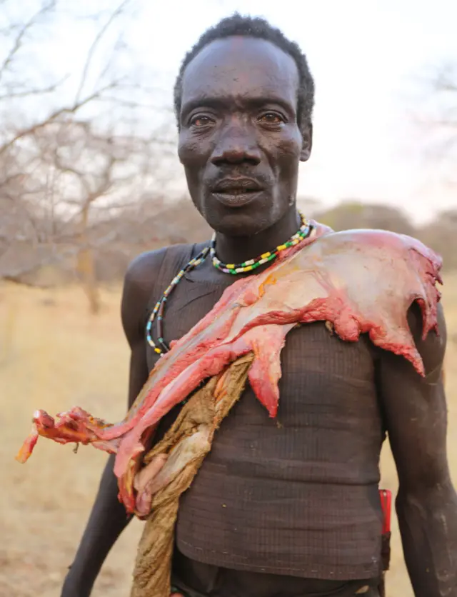 Hadza com pedaçogonzalo garcia pelayo roulettecarne crua