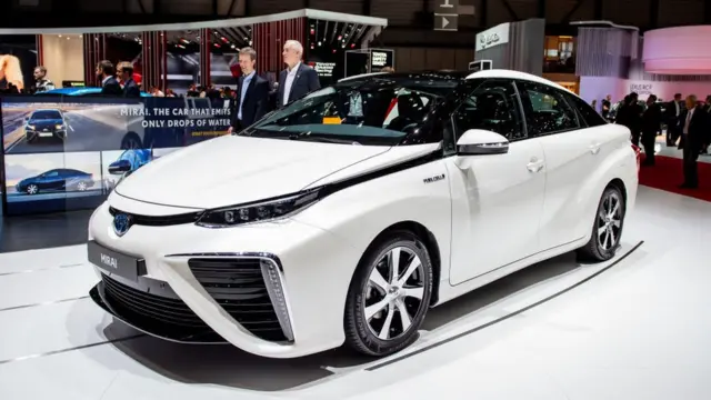 نسل اول تویوتا میرای در سال ۲۰۱۴ به بازار عرضه شد