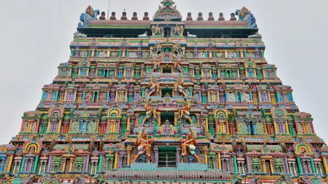 சிதம்பரம் நடராஜர் கோவில் திருமண சர்ச்சை: நடந்தது என்ன?