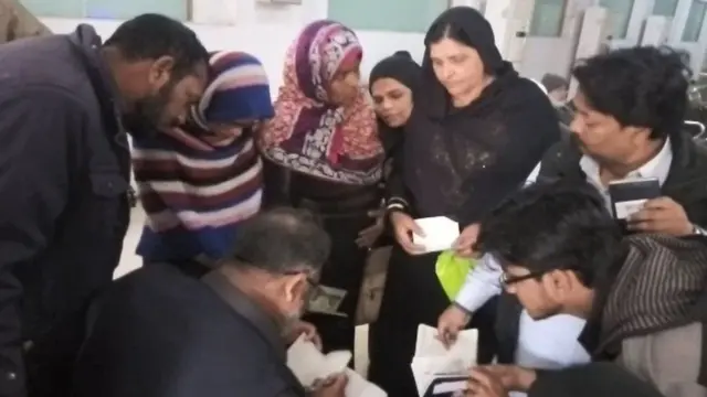 ઘરે જવાની રાહમાં ફસાયેલા મુસાફરો