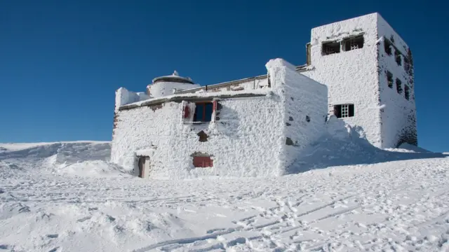 Сейчас почти все помещения, кроме туристического приюта, закрыты для посетителей