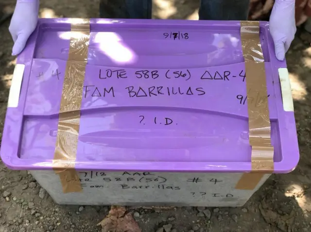 Cajas en las que se entregaron al Inacif los restos óseos encontrados en San Miguel Los Lotes, Guatemala, tras la erupción del Volcán de Fuego el 3 de junio de 2018.