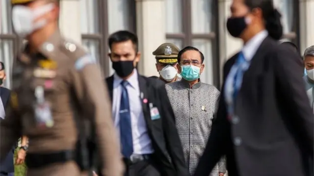 พล.อ.ประยุทธ์ จันทร์โอชา เป็นเจ้าของวาทะ "ประเทศไทยต้องชนะ" ระหว่างออกทีวีพูลชี้แจงสถานการณ์โควิด-19 ครั้งแรก