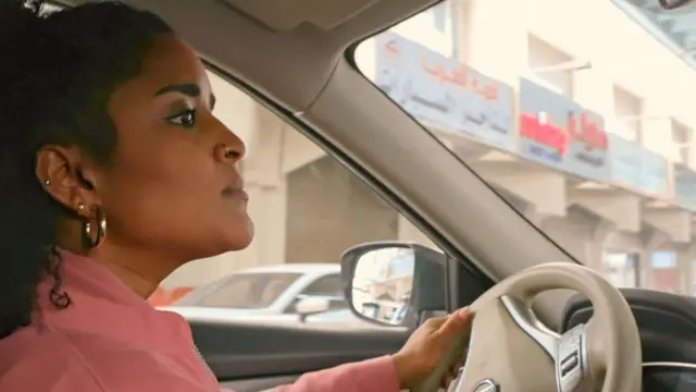 سعودي کې ښځو ته د موټر چلولو اجازه ورکړل شوې