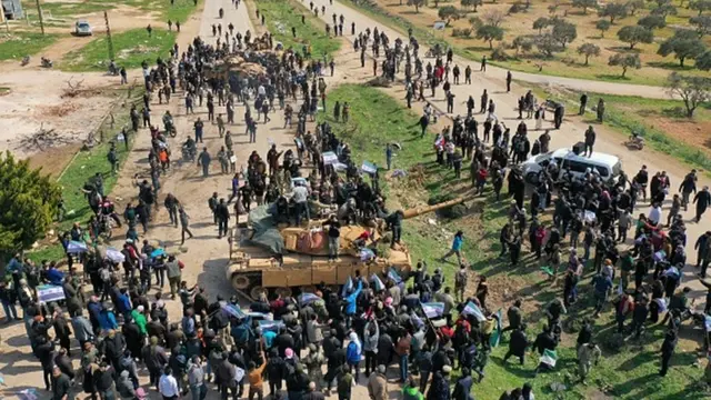 Suriye'de radikal gruplar, Türkiye ve Rusya'nın devriye görevi yapan tanklarını durdurdu