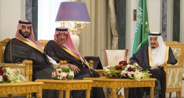 मोहम्मद बिन सलमान, मोहम्मद बिन नाएफ और किंग सलमान (बाएं से दाएं)