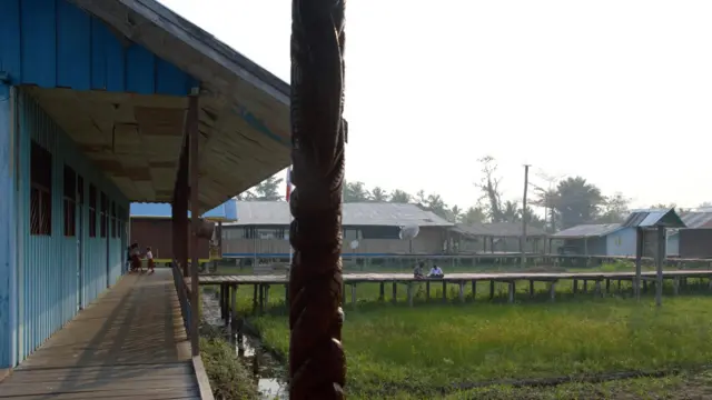 Doretheus Ohoiwutun, SD YPPK Santa Petrus Paulus, Keuskupan Agats, Kampung As, Kampung Atat, Kabupaten Asmat, Papua Selatan, gizi buruk