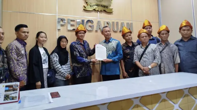 Penggugat mengadukan perkara karhutla ke Komnas HAM.