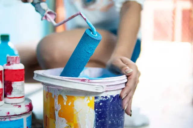 రంగు డబ్బాలు 