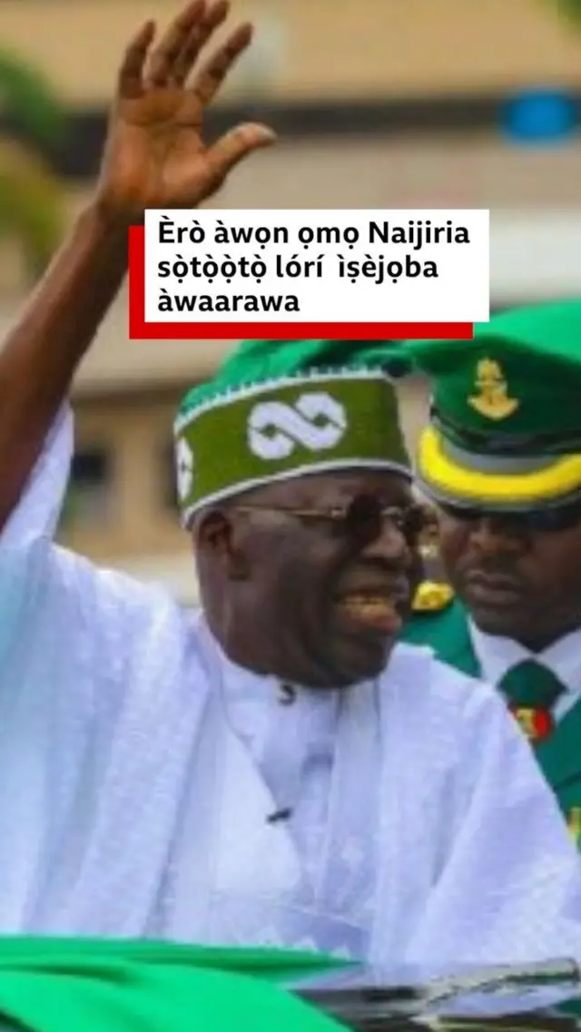 Aarẹ Bola Tinubu wọ asọ agbada funfun ati fila alawọ ewe, o n ju ọwọ sawọn araalu