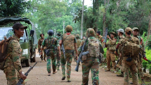 TNLA ရှေ့တန်းတပ်ဖွဲ့ဝင်တချို့ (ပုံဟောင်း)