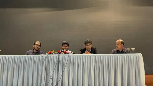 সংলাপ শেষে সংবাদ সম্মেলন করেন প্রধান উপদেষ্টার বিশেষ সহকারি মাহফুজ আলম