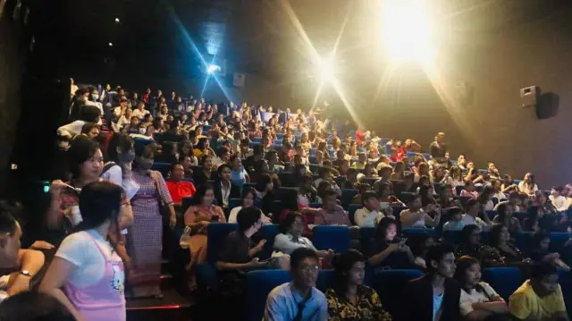 The Teacher ပရက်ရှိုးမှာတွေ့ရတဲ့ ပရိသတ်