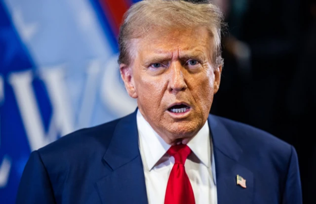 डोनाल्ड ट्रंप