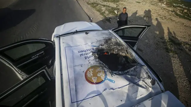 Mobil milik lembaga World Central Kitchen (WCK) hancur