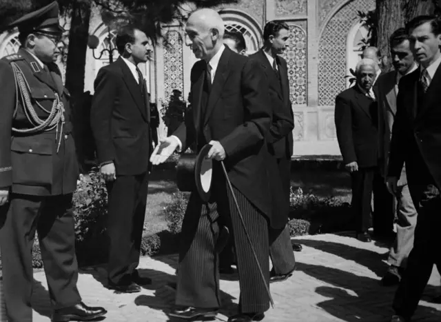 ईरान के पूर्व प्रधानमंत्री मोहम्मद मुसद्दिक़ 