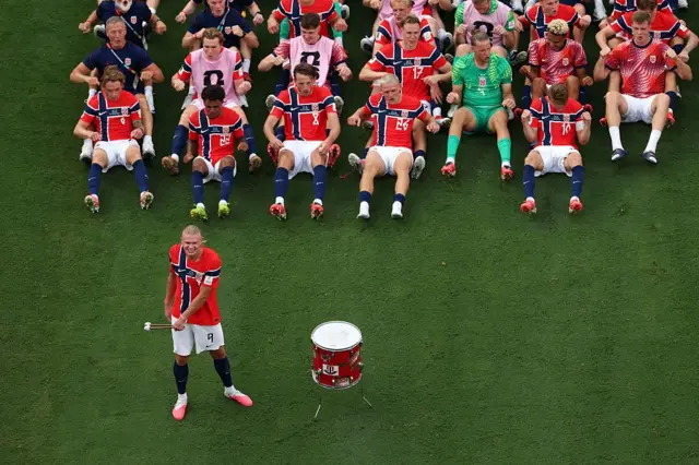 El remo vikingo, la celebración viral de Noruega en el Mundial 2026, dirigido por Haaland.