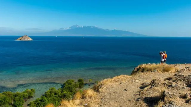 ਪਹਾੜ ਤੋਂ ਨਜ਼ਰ ਆਉਂਦਾ ਐਕਟਿਵ ਜਵਾਲਾਮੁਖੀ ਮਾਊਂਟ ਰਿੰਜਾਨੀ