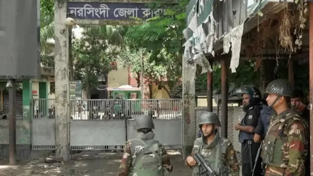 জুলাই অগাস্টের আন্দোলনের সময় কাশিমপুর ও নরসিংদী কারাগারসহ পাঁচটি কারাগার থেকে বন্দিদের পালানোর ঘটনা ঘটেছিলো