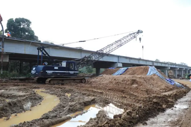 මධ්යම අධිවේගී මාර්ගයේ අර්බුදයට ලක්ව ඇති කොටස වන්නේ කඩවත සිට මීරිගම දක්වා වූ කොටස