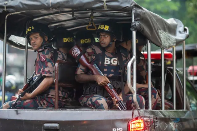 सरकारी नोकरीतील आरक्षण कोट्यामुळे बांगलादेशात अस्वस्थता, सहा लोकांचा मृत्यू