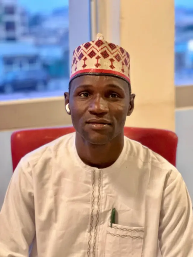 Sadiq Gentle zaune a ofishinsa kafin a kashe shi