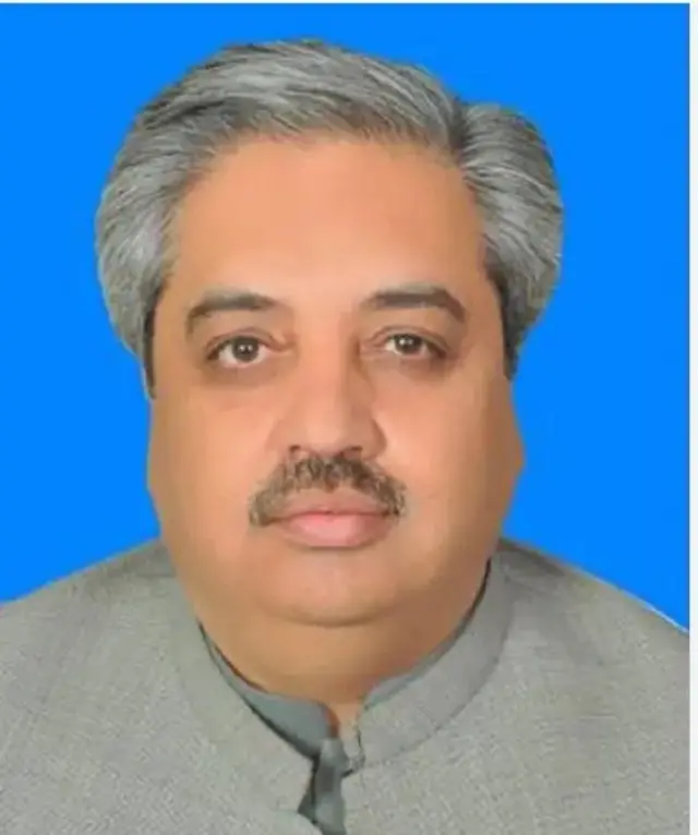 پخوانی سناتور هدایت الله د خپل وراره له ټاکنیز کمپاینه ستنېده چې د بمي برید ښکار شو.