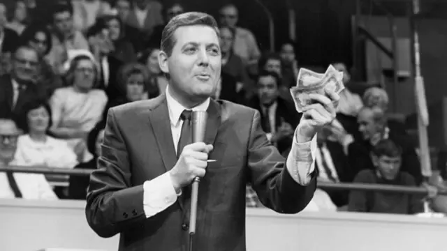 O apresentador Monty Hall