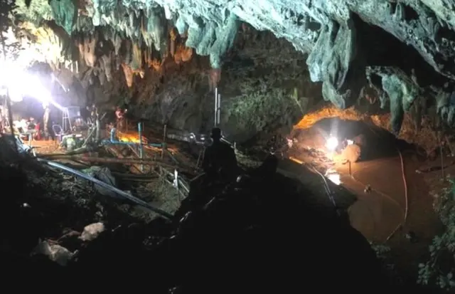 ગુફામાં સર્ચ ઑપરેશન