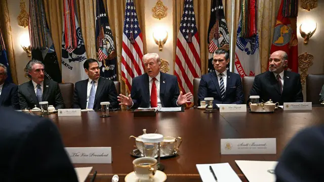 যুক্তরাষ্ট্রের ক্যাবিনেট সদস্যদের সঙ্গে বৃহস্পতিবার বৈঠক করছেন মার্কিন প্রেসিডেন্ট মি. ট্রাম্প