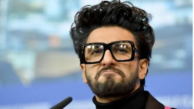 रणवीर सिंह धुरंधर सिनेमात प्रमुख भूमिकेत आहे. 